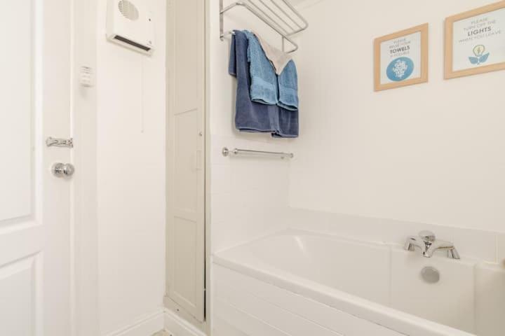 Dog Friendly Cottage 2 Mins To Beach With Hot Tub And Zappi Ev Lessingham Buitenkant foto